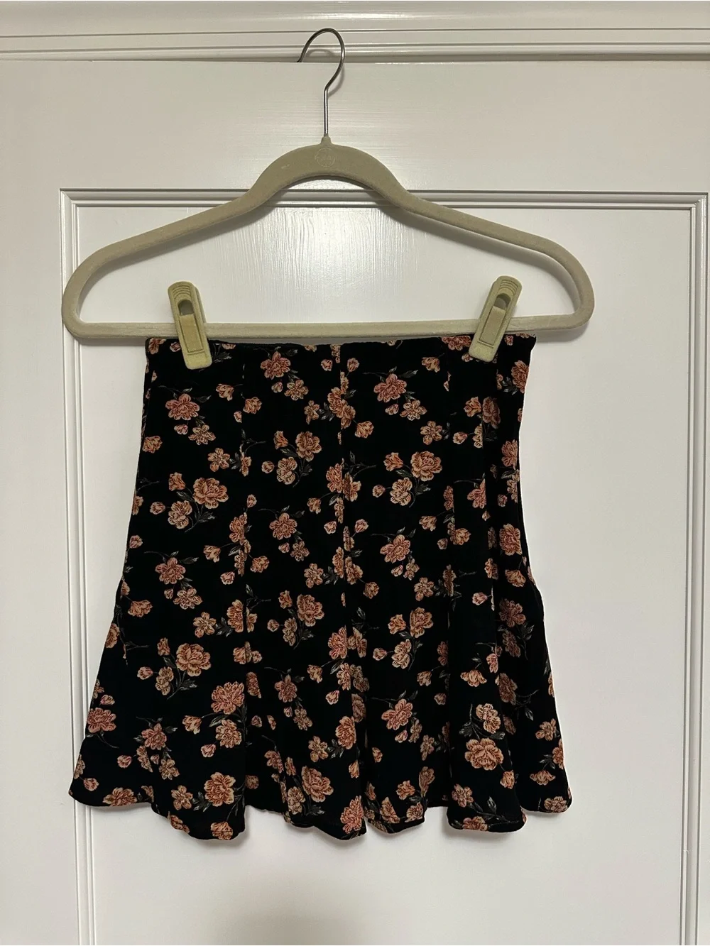 American Eagle Outfitters Black Floral Circle Skirt - Picture 2 of 5